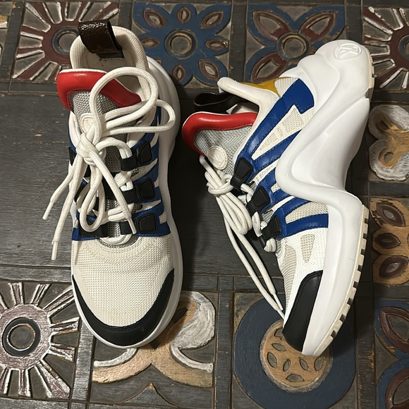 LOUIS VUITTON
Calfskin Technical Nylon LV Archlight Sneakers 35 Electric Blue - Picture 3 of 14